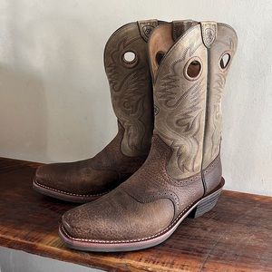 Like new! 13 WIDE Ariat Heritage Roughstock Western Boots
